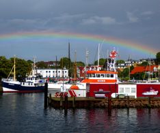 19 ein schöner Regenbogen über dem Hafen von Laboe 