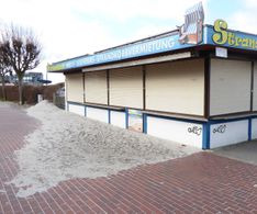 02 Kiosk Strandland mit Strand vor der Tür