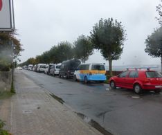 02 nanu, so viele Fahrzeuge parken in der Strandstraße