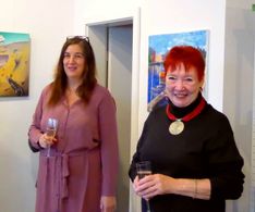 05 Anja Klein (li) und Malerin Christiane Laging