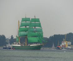 06 Führungsschiff Alexander von Humboldt II erreicht Laboe