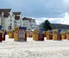 06 Strandkörbe und Strandhotel