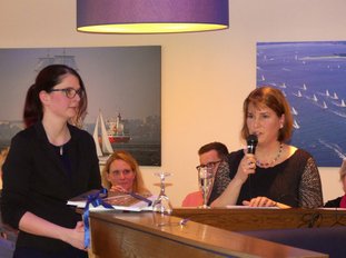 Christine Gerdts (li) und Claudia Kürtz übernehmen als 3. Generation das Restaurant und Hotel "Seeterrassen"