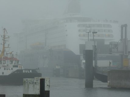 der Kieler Hafen im Nebel