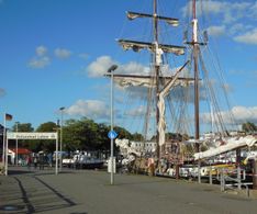 Segelschiff Jantje an ihrem Übernachtungsplatz im Hafen 