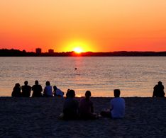 09 den Sonnenuntergang am Strand von Laboe erleben....