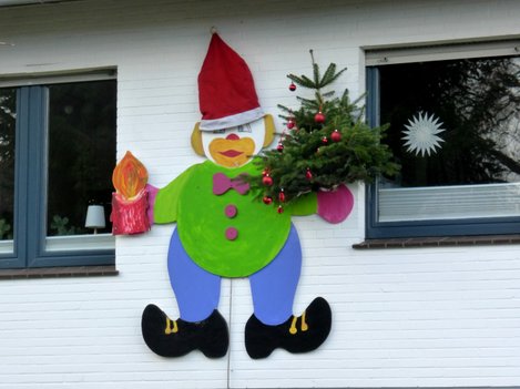  fröhlicher Weihnachtsmann am Haus von Achim Schuldt