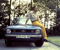 11 der Ostsee-Peter Anfang der 70-er Jahre mit seinem neuen Datsun
