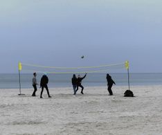 12 sogar Beach-Volleyball geht schon wieder