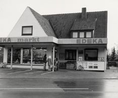 13 im Jahre 1975 war in dem Gebäude ein Edeka-Markt