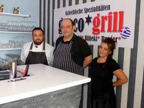 das Greco-Grill-Team von li: Ilias, Chef Apostolos und Martha