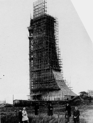 1929 Ehrenmal im Bau