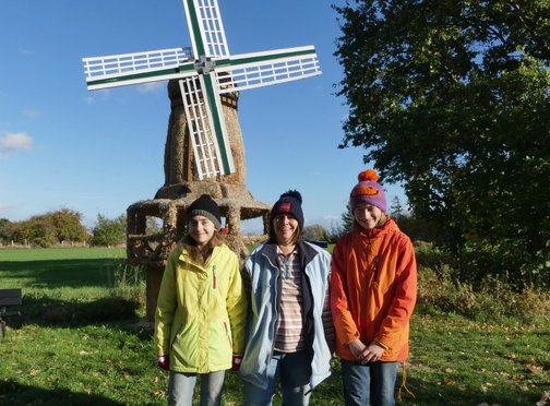 die neuen Mühlenbesitzer von li: Lilly, Anja und Jannik Karsten aus Stoltenberg