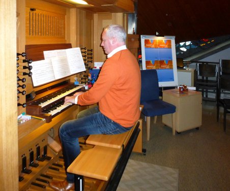 Eckhard Broxtermann an der Orgel