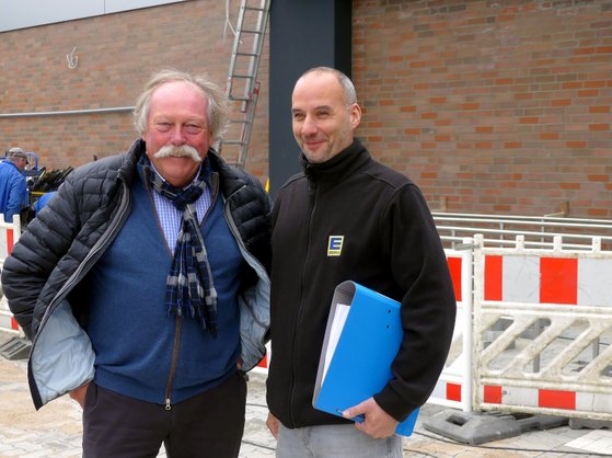 Inhaber Willi Alpen (li) und Marktleiter Sascha Firmenich