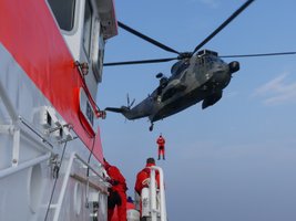 Rettungsübungen mit Hubschrauber und SK BERLIN