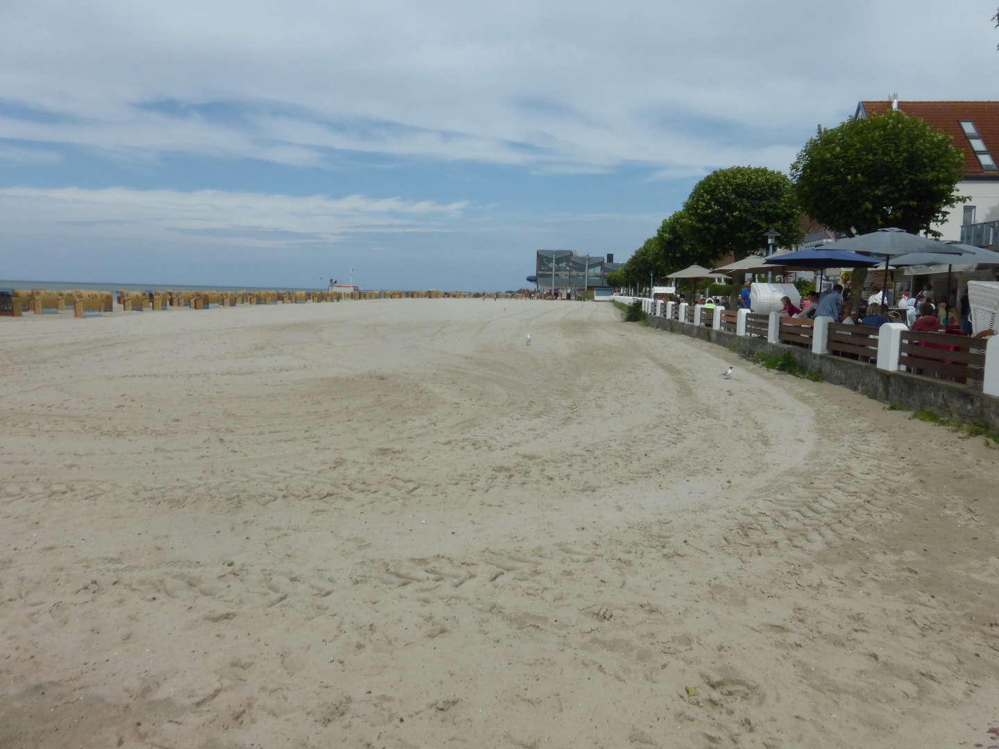 24 der Strand ist freigeräumt für die Aufbauarbeiten Schlager-Festival