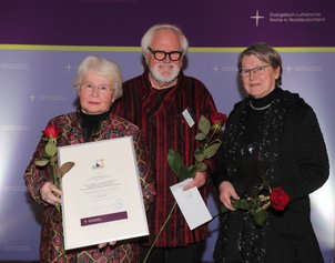 Auszeichnung mit dem "Nordstern für Sabine und Achim Schuldt sowie Monika Boje für ihr Projekt "Kirche hilft helfen"